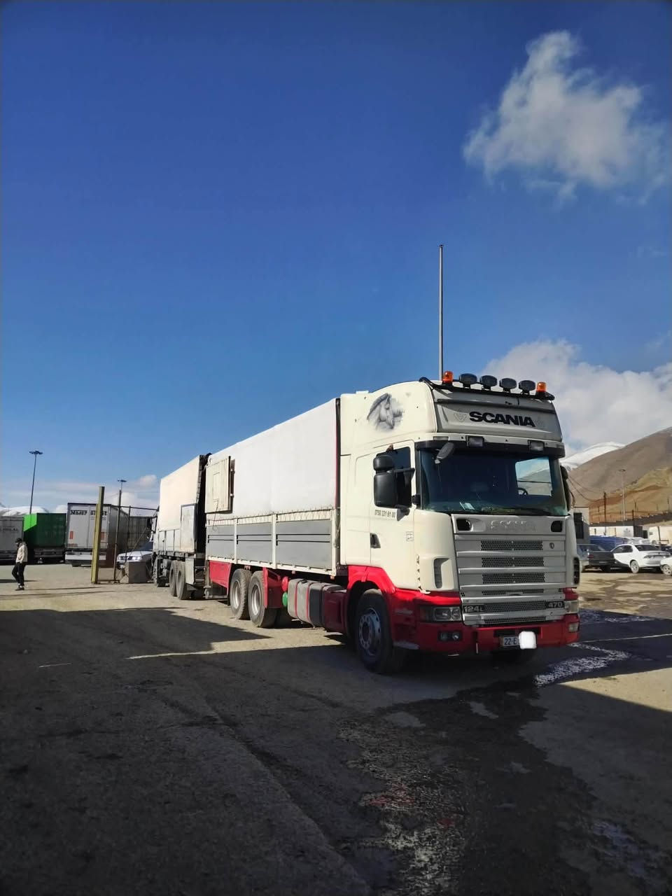 Scania 2003
سكانية لوري موديل ٢٠٠٣
سيارةكة بي سبوغ دةعامي لو دةعامي بةشةرت
مةكينة انجيك سور ٤٢٠حجم
گير عادية  
سحال تاك تاية لةسةنةويش سحال تاك تاية
تةبريد سارد و گةرم
ريتايدار
روبستونة
رةقةم و سةنةوي و هةزةي نوي جديد
تاي هةمووي نوية 
سيارةكة خاوينة ئي بن ئيشة
 گير مةكينة تةبريد ريتايدار بةناو كردن هةمووي بةشةرت 
 سيارة كل جديد
شوين سوران 
سعري ٢٥٢ وةرةقة مةعامالي تيدا
***********
*********** وتساب
  كةفالي حاجومةرانيش لةگةل سوران, أربيل
