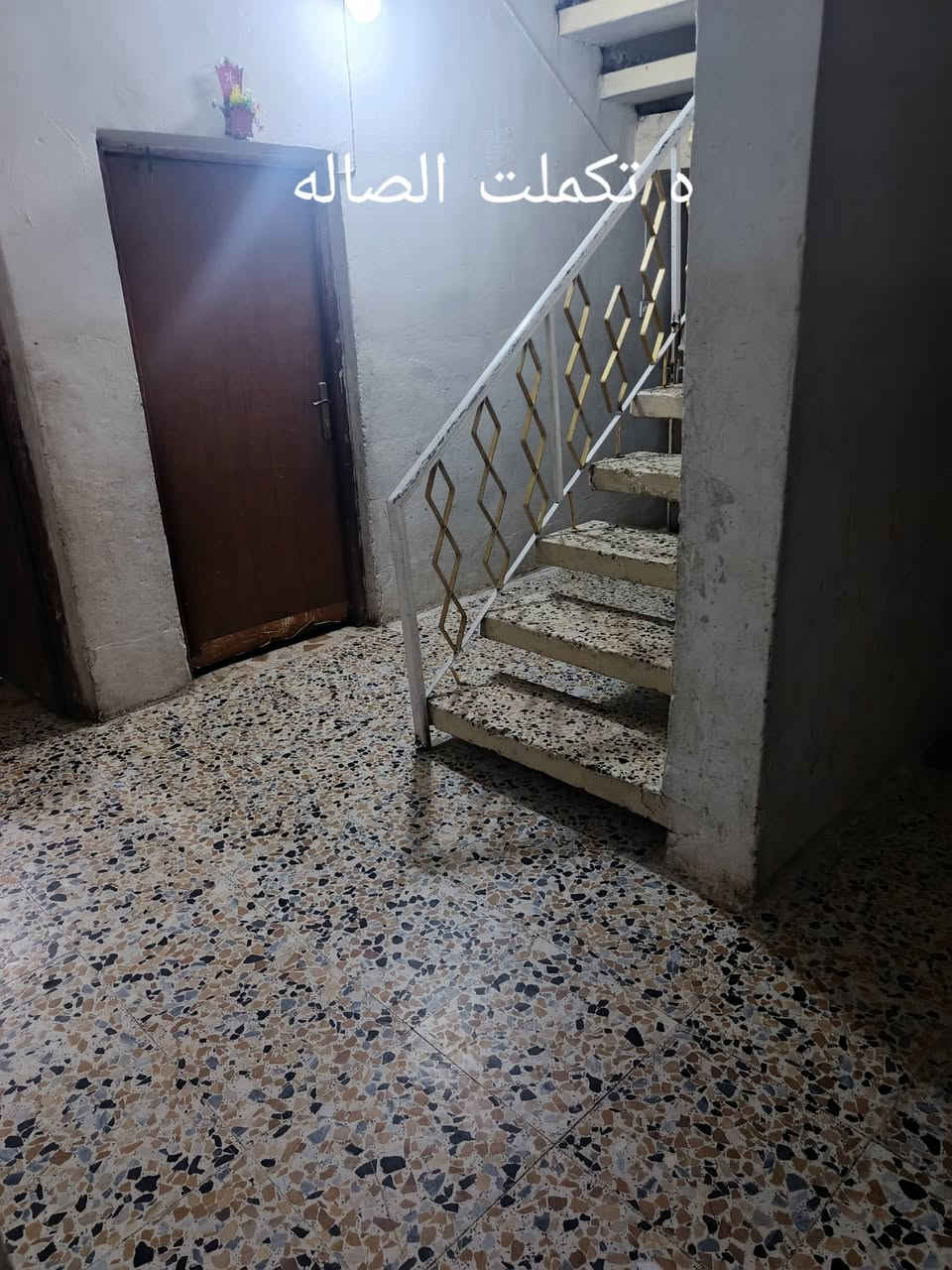 سلام عليكم بيت للبيع العنوان كربلاء حي الحر الثوره البيت يتكون من 5غرف نوم 5×5ومضيف7متر×4ومطبخ4×4وصحيات عدد 2خارجي ودخالي البيت يبعد عن الشارع العام 30متر مقابيله شارع ماكو جار مقابيله الستفسار اكثر اتصل عل رقم ***********البيت مساحته 200متر طابو صرف
