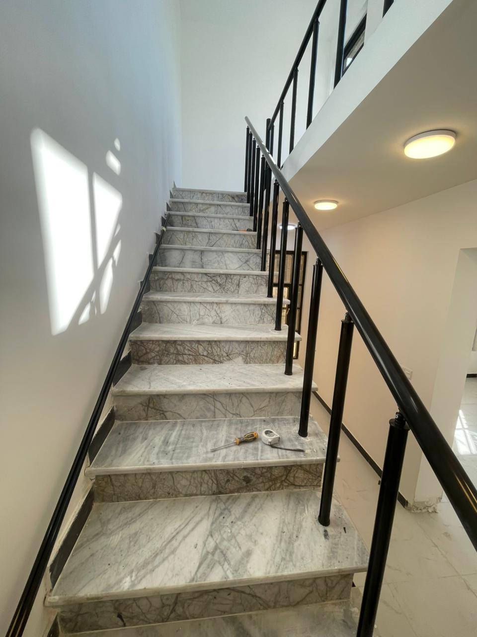 العامريه/مربع نواب ضباط 
مساحه ٧٠م واجهه ٧×١٠ يتكون من ٣نوم والخدمات بناء حديث زيرو للاستفسار الاتصال ***********
***********
***********
