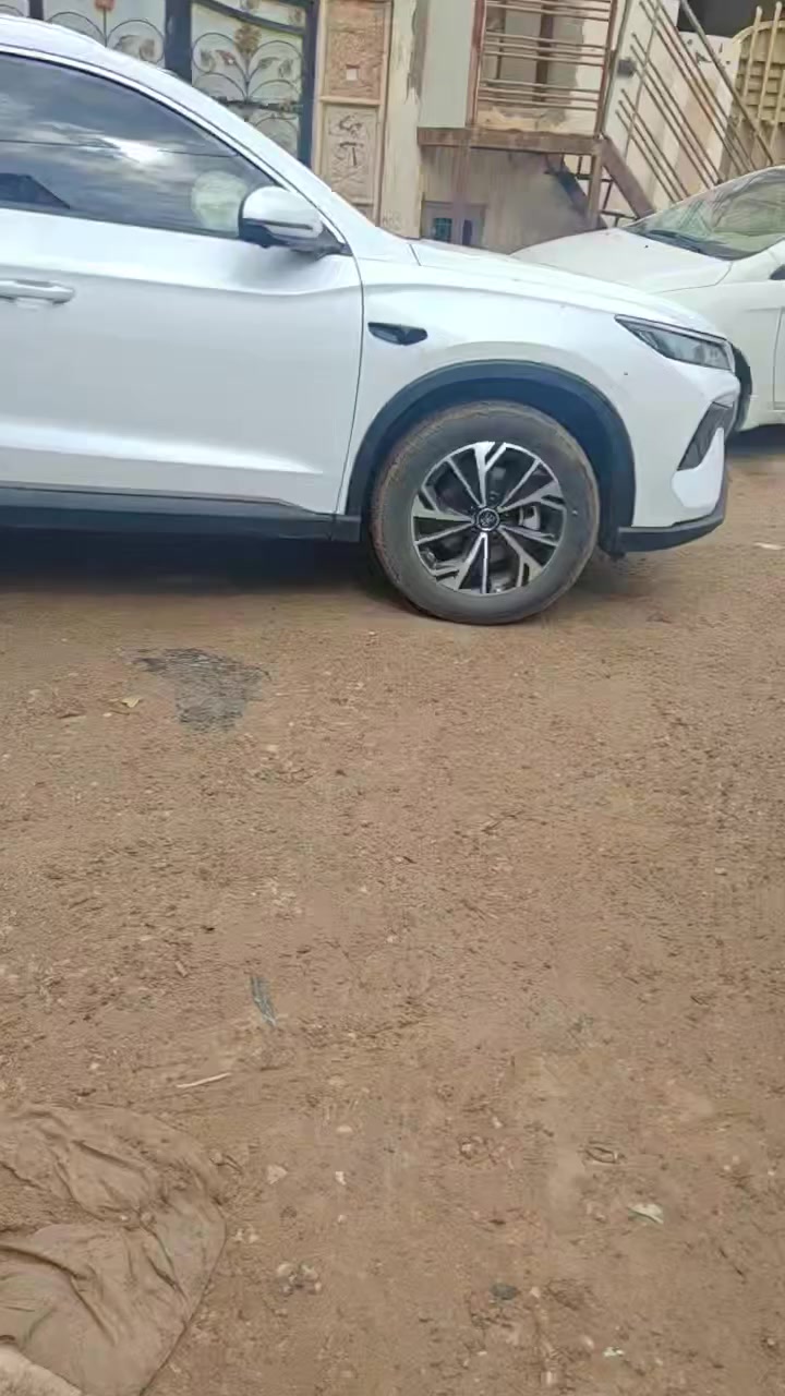 سونك برو وسونك بلس حساب جديد تسجيل حساب المالك وتطبيق بي واي دي الرسمي سيارة رقم 6 ورقم 7 على مستوى العراق الي حيصير عندهم المالك والتطبيق

مميزات التطبيق .....
-تقديم وترجيع السيارة وياها تتحكم بلستيرن
-تشخيص جميع انظمة السيارة والاعطال بصورة كاملة يعني متحتاج جهاز يفحصلك
-فتح كاميرات السيارة من اي مكان انت بالعالم حتكدر تشوف كاميرات سيارتك
-الاوتو بارك تكدر تطبق سيارتك بلكراجات وانت برة السيارة
-تشغيل و اطفاء وضع الحراسة ( السينتري مود )
-تحميل اي صورة بلاستديو تكدر تخليها خلفية للشاشة مال سيارة 
.........................................................................
-فتح السيارة 🔓
-تشغيل أو إطفاء السيارة
-تشغيل المكيف قبل ركوب السيارة
-فتح الشنطة
-التحكم بالنوافذ والأضواء
-تحكم صوتي بلعربي عن طريق سيري ايفون بما ذكر اعلاة
هذا يتم عبر الإنترنت حتى لو كنت بعيد عن السيارة

.........................................................................
-فتح السيارة بالموبايل
-تشغيل السيارة بدون مفتاح
-مشاركة المفتاح مع شخص آخر
ملاحظة بعد المفتاح مراح تحتاجة ولا راح تحتاج كارت NFC
.........................................................................
-نسبة البطارية 🔋
-مدى السير المتبقي
-ضغط الإطارات
-حالة الشحن
-حرارة البطارية
-كيج حماوة السيارة
حتى يعطي تشخيص مباشر للبطارية ونظام BMS
.........................................................................
-تحديث السيارة (OTA)
-تحميل تحديثات النظام
-تحديث شاشة السيارة
-تحديث أنظمة القيادة والمزايا
كلها مباشرة من التطبيق .
.........................................................................

السيارات المشمولة 
1- ليوبارد بجميع الفئات 
2-سونك بلس و سونك برو وسونك ال
3-سيليون 05 و سيليون 06 وسيليون 07
4- سيل 5  (13 كاميرا) وسيل 6 (13كاميرا)
5-كن ال (13كاميرا) و كن بلس (13كاميرا)

للتواصل ***********
