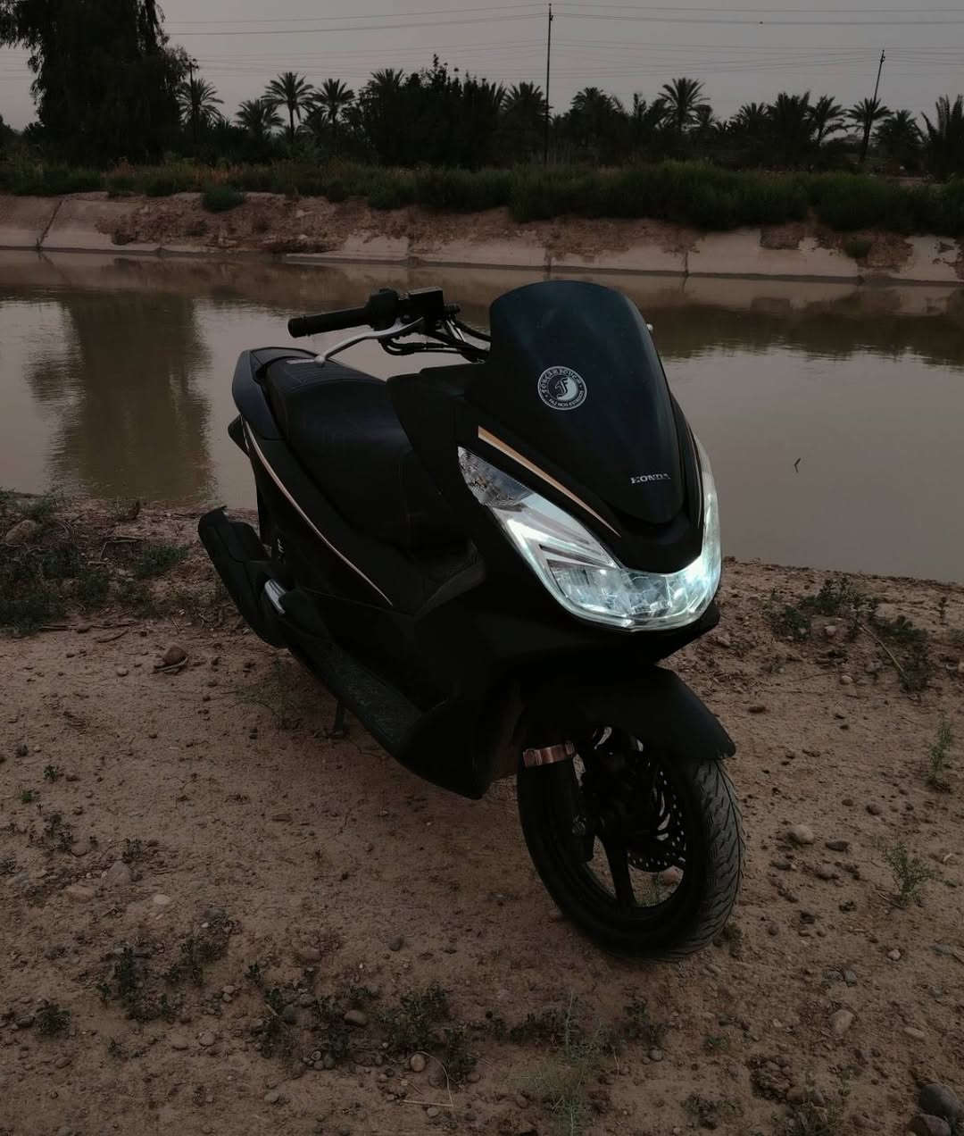 السلام عليكم pcx جيل ثاني ياباني مكينه ١٥٠ للبيع مكفوله كافله عامه حساسات كلها شغاله منزلها من الرمبه مامفتوحه بلاديه كهربائيات كلها شغاله ماشيه ١٠٥ عله ايدي نزلتها ب١٤ ورقه دراجه زلغ مابيها شلعه ومعدل رايدها ب ١٩٠٠. بيها مجال بسيط مكاني صلاح الدين الدجيل وهاذ رقمي ***********
