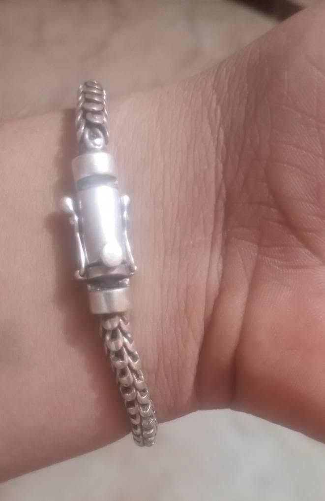 سوار وزنه 27ونص وزنجيل وزنه 10 للبيع توصيل موجود


**إذا كنت صاحب هذا الإعلان وتريد حذفه لأي سبب، رجاءا أرسل رسالة إلى الدعم الفني**