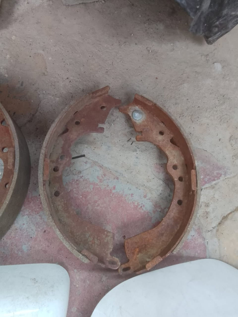 للبيع غراض تيوتا مكان بغداد رقم ***********
