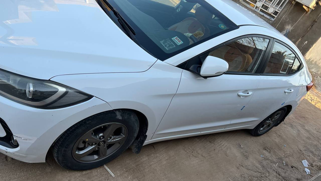 سيارة هونداي الانترا افانتي
مديل ٢٠١٧ خليجي 
مكفولة ما عده بصندوق جراد شبر 
وشخط بالباب بس 
السيارة ويل كب محرك ١٦٠٠
تحكم استيري 
ويلكب ماشية ٧٥ الف كيلو  
السيارة بأسمي تحويل مباشر 
سنوية منتهية صار شهرين 
حلوه ونظيفة
 
***********
