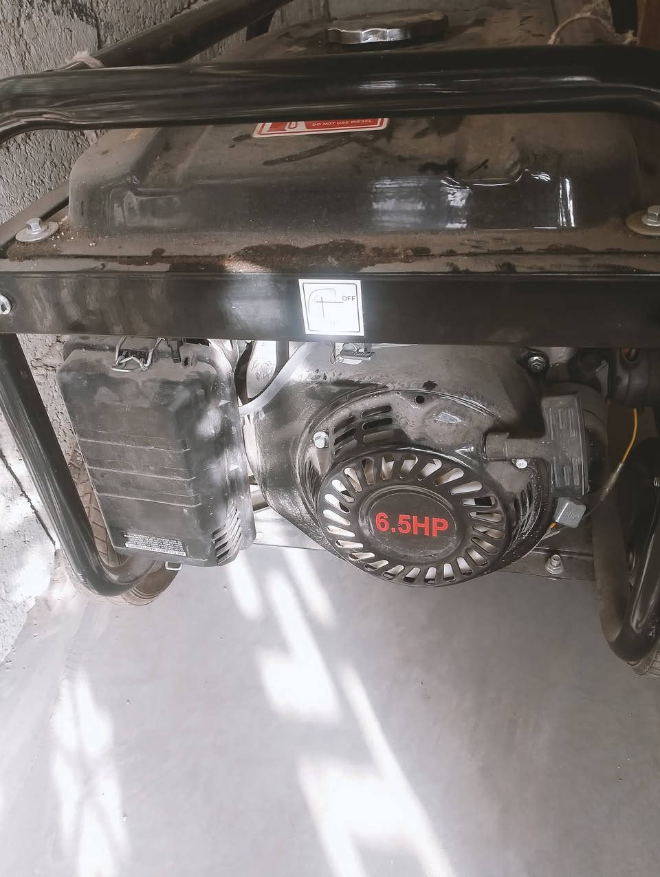 السلام عليكم يوجد مولد بانزين للبيع السعر 250الف وبيه مجال الاتصال على الرقم ***********
