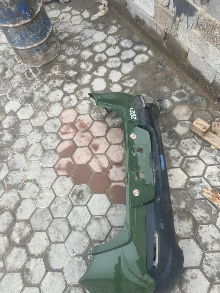 دعاميه صول القطعه الخضره مابيها اي شي والقطعه السوده بيها كسر بس كامله مابيها نقص  سعرها ٥٠ الف فقط.  علما الجديده ب٣٠٠ رقمي ***********
