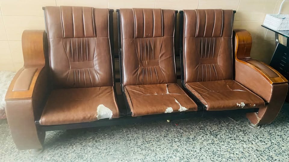 تخم قنفات مكتبي
سعره 75
العنوان بغداد الحريه 
الاستفسار *********** واتساب

