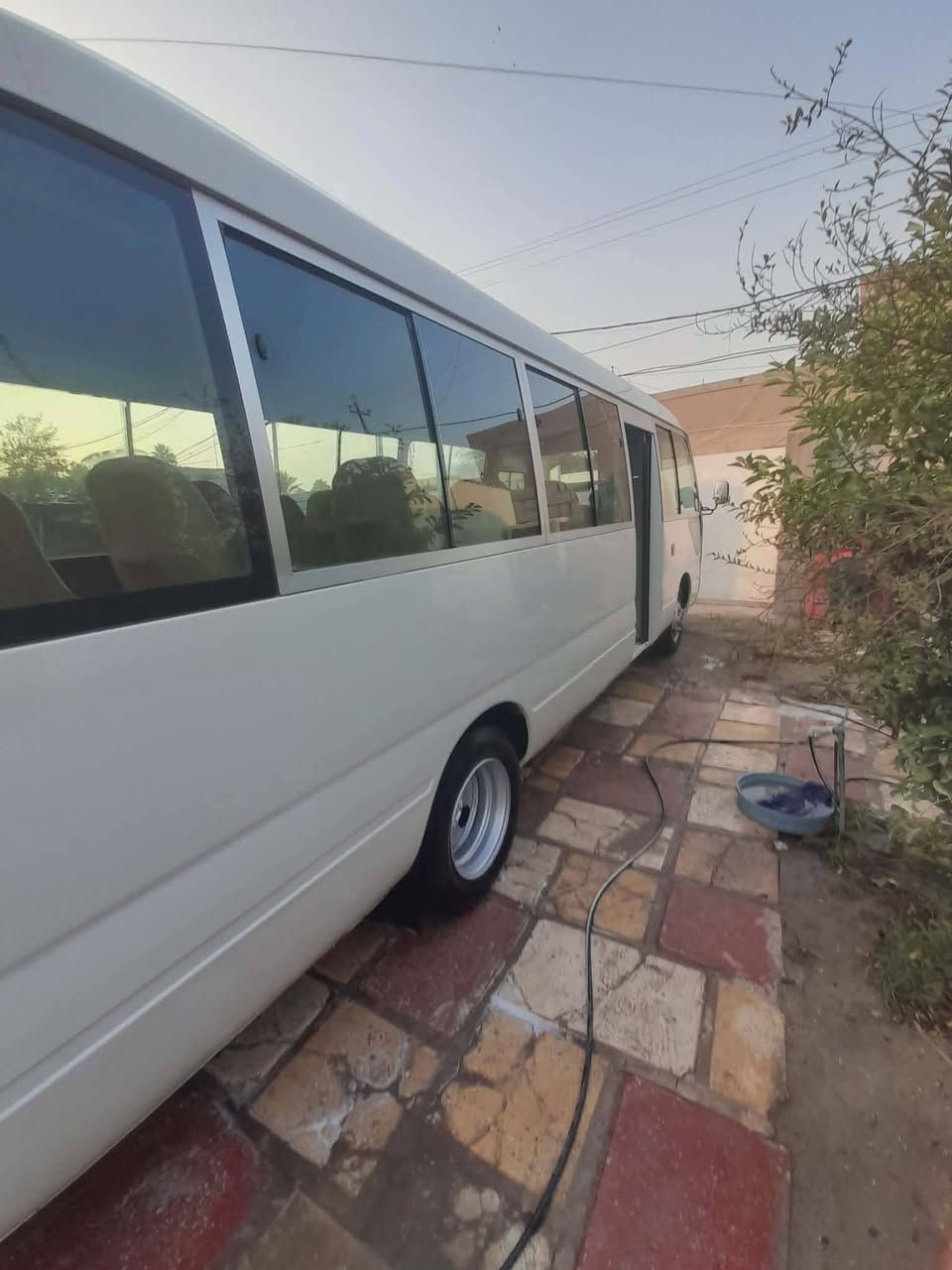 السلام عليكم من رخصت مدير الكروب كوستر للبيع موديل 2014 رقم بصره انكليزي بسمي السياره جديده خير من الله السعر ٣٤٥ والشراي يتصل مكاني حله الرقم ***********
