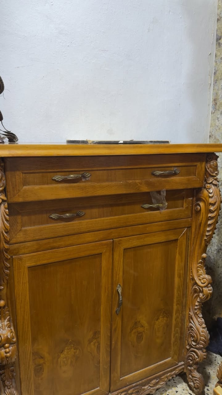 السلام عليكم.     غرفة نوم صاج داخل خارج درجه اولى للبيع السعر مليونين***********
