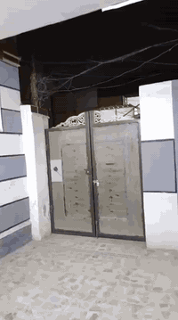 السلام عليكم اعيدالنشربسبب الوعودالكاذبه  بيت للبيع السعرب٢٦٥خلف مطعم ليمونه المساحه ١٤٤ للاستفسار اتصال على رقم ***********موجود واتساب
