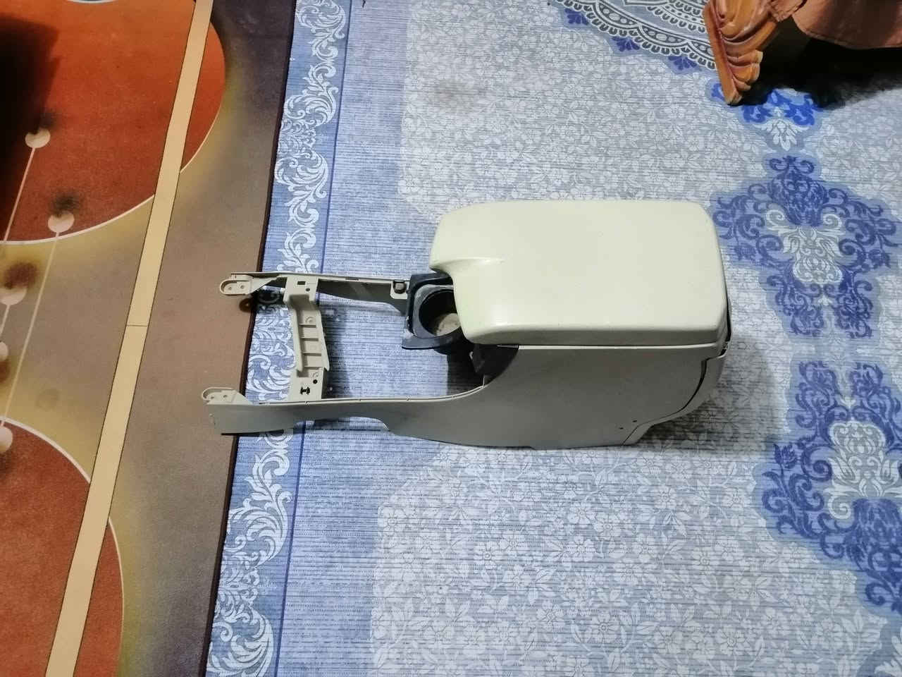 سلام عليكم غراض سياره شيري /بي تو /دشبول نضيف  ب100  ابطاين اربعه يرهم علئ فتون واكنو ب110/احصان ب30/بيبان الوره ثنين الواحد ب60/اكسن سته استد ب100/طاب اكسن الواحد ب50 /تانكي ب60 المكان ذي قار رقم ***********
