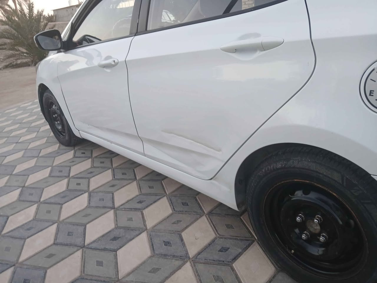 السلام عليكم

اكسنت
 مديل 17
الون ابيض
مكينه1400
رقم الجديد ذي قار باسمي 
سنويه صالحه 2030
سياره نضيفه وحلوه تحكمات ستيرن شاشه تبريد شغال كربائياتها كلها شغاله ستوني سويتله صيانه دوريه نوزلات وبلكات ومجاول  وبدلت فيت بم اصلي مال الوكاله بيها نواقص بصيطه مثلا بك لايت مفطور  لدرايم شفت رادله تشحيم يعني لياخذها ما تكلفه

عنواني بصره ابو الخصيب 
السعر 88ورقه
التواصل واتساب فقط
*********** Singapore
