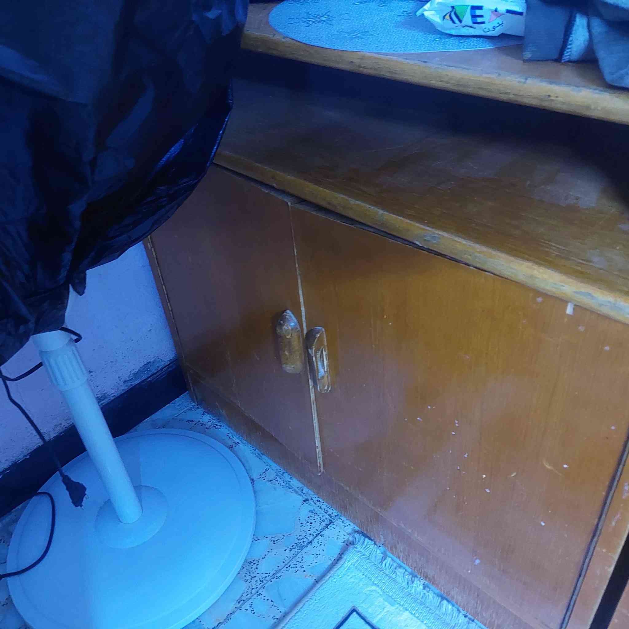 للبيع..للبيع ..للبيع @إشارة 
غرفة اخشاب صاج
سبب البيع ضيق المكان والغرفة كبيرة جدا
مستعمله والصور خير دليل
بابل حله 
للاستفسار  ***********
