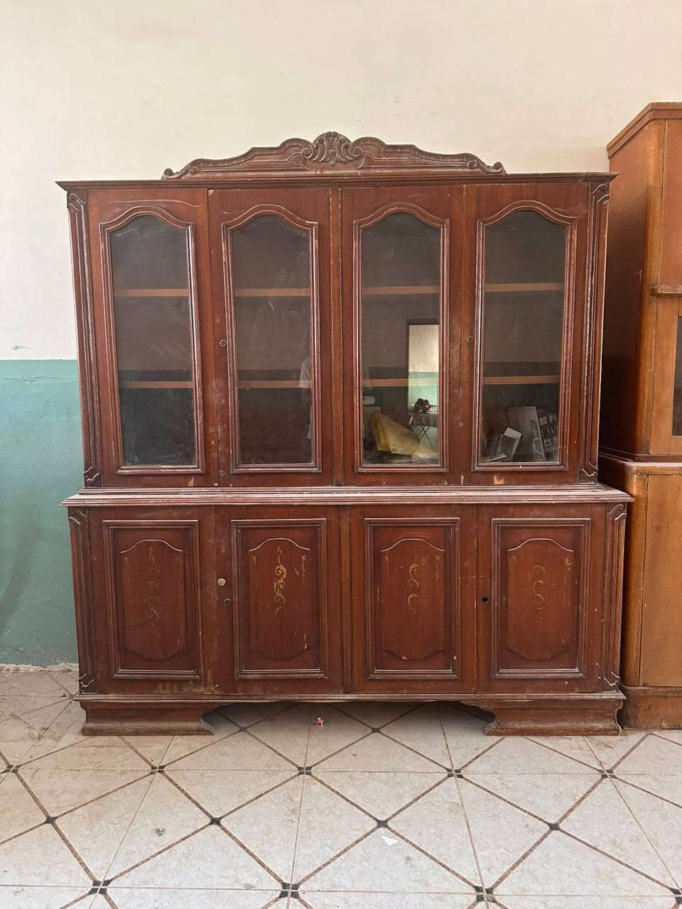 غراض للبيع والسعر اخو البلاش 
هاي الجلسة 22 متر 11 دوشك...


**إذا كنت صاحب هذا الإعلان وتريد حذفه لأي سبب، رجاءا أرسل رسالة إلى الدعم الفني**