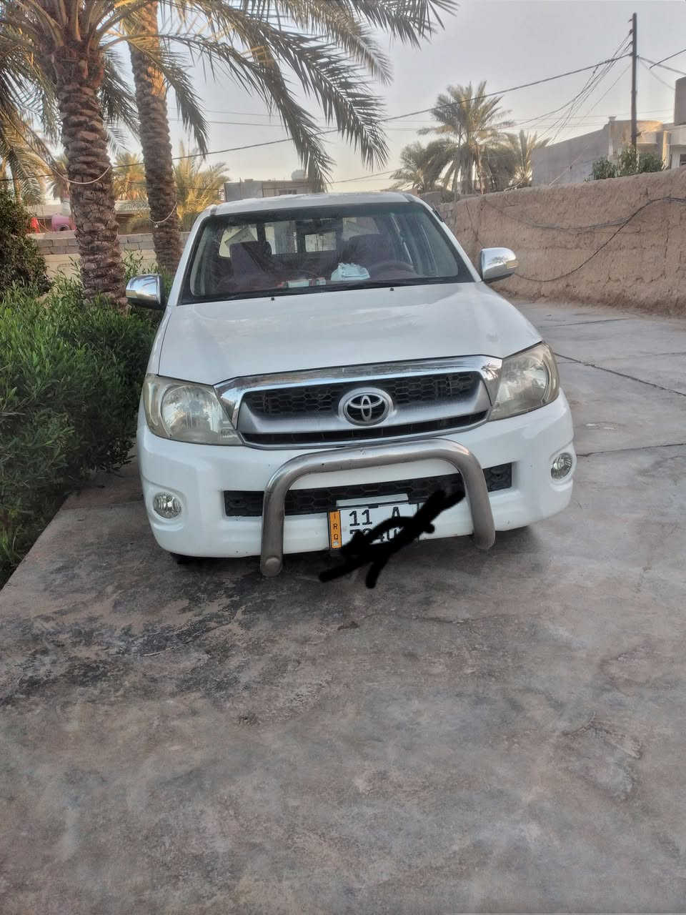 السلام عليكم 
سياره تويوتا هايلوكس موديل 2007
شاصي ١٩
رقم بغداد جديد  بسمي السياره تحويل ثاني يوم
العنوان  ديالى المقدايه الصدور 

الاتصال  ***********
