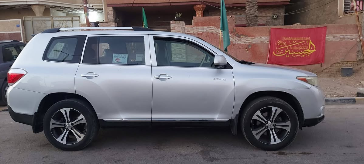 هالندر موديل 2011 فول كامل مواصفات ثلاث قطع صبغ بدون حادث قطعه واحده وارد امريكي السعر 160 ورقه ***********
