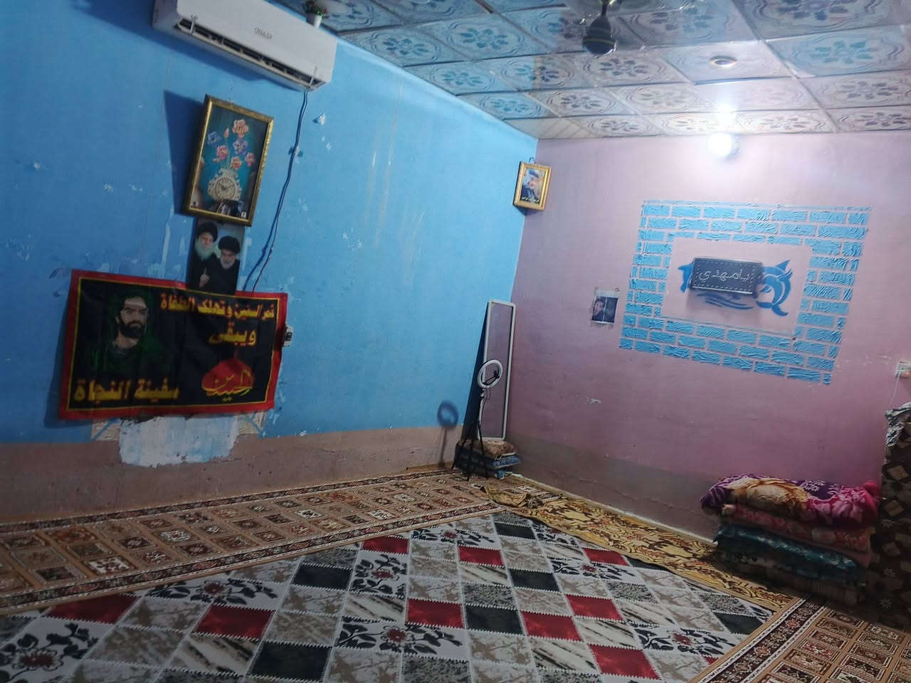 بيت زراعي للبيع مساحه 210 يحتوي على ثلاث غرف وصاله ومطبخ وصحيات وساحه جبيره وحديقه وديوانيه عوزه سكف بناء بلوك قريب ع شارع العام طريق سوق الشيوخ فضليه قرب طاقه كهرباء قديمه سعر 20 
***********

‏‪***********‬‏
