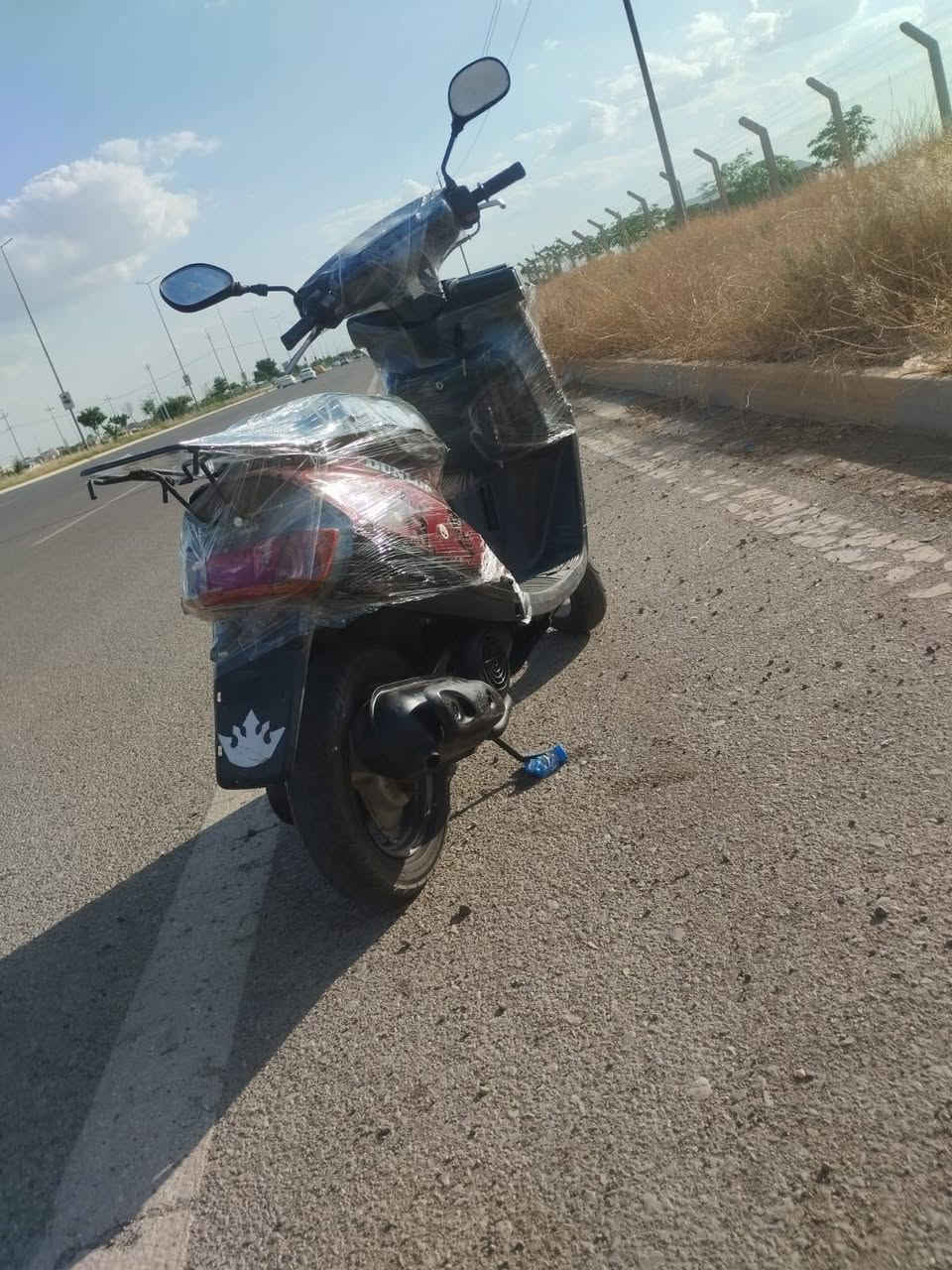 ماطور للبيع ياماها كهربائية كله شغال لايت زينون اشاير بك لايت صوت اكسل مابي شاصي بل شرط *********** سعر 220 وبي مجال
