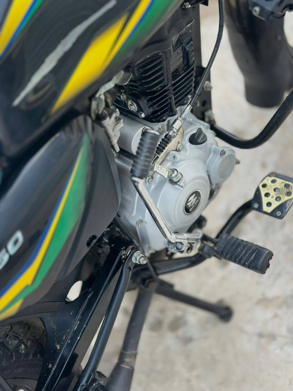 يالله السلام عليكم ورحمة الله وبركاته تحية طيبة 🫡
دراجة بوكسر للبيع   موديل 2023 كاملة والكمال لله
كل نقص مابيها جيب فيتر وفحص محرك 150 سي سي  
 رقم و سنويه   عداد نمر شغال بانزين شغال اشاير بلوجكتر درع
لايت زنون دبل اشاره بريك امامي خلفي شغال  باتري جديد ليثيم سلف شغال نكره سلف بكل وقت تيرات بحاله  جيدة  
سعر 2100 وبيها مجال للطيبين 💎

عنوان بغداد الجزيره  السياحيه📍

واتساب اتصال ***********
