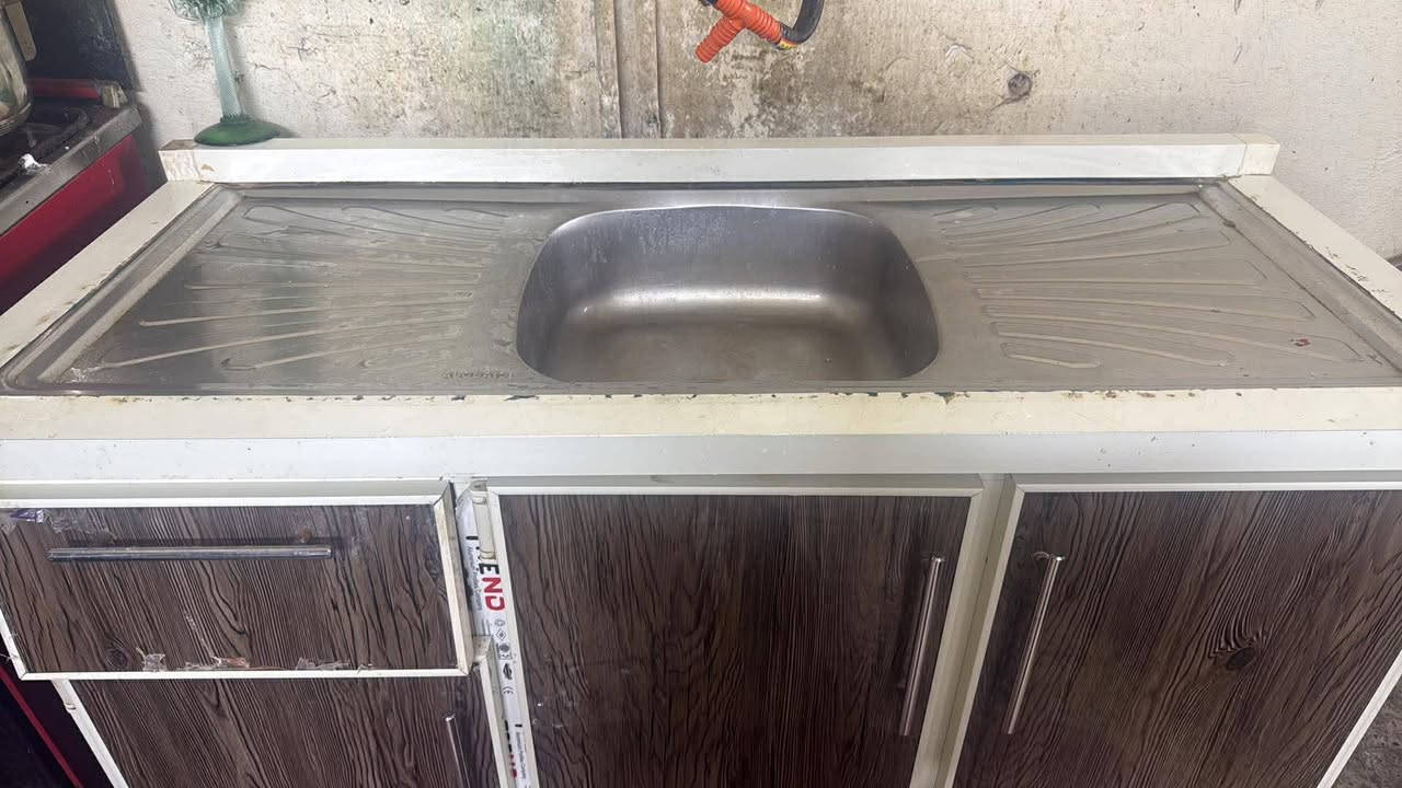 السلام عليكم سنك جديد تفصال تكمه ثقيل جديد للبيع بسعر مناسب مكاني سبع البور ***********
