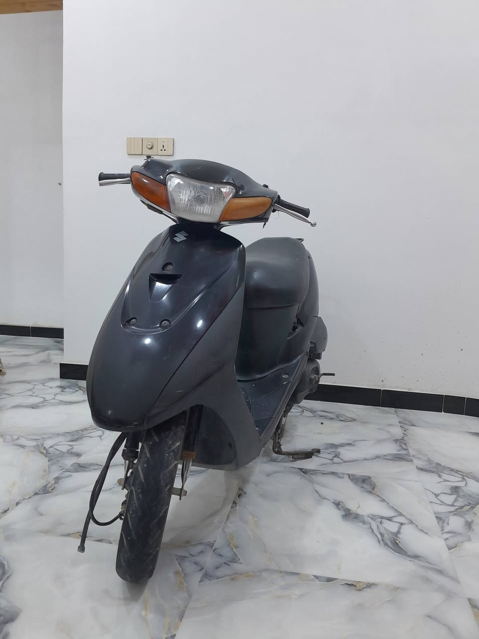 سلام عليكم دراجه ساسوكي ياباني للبيع محرك توني شاده كهربائيات كلها شغاله سلف هندر كفرات شركه دراجه مال جني خير من الله مستعجل عله بيعتهاا رايدها ب 200 وبيها مجال لشراي يدلل مكاني كوت جديده الخاص مفتوح رقم الهاتف ***********
