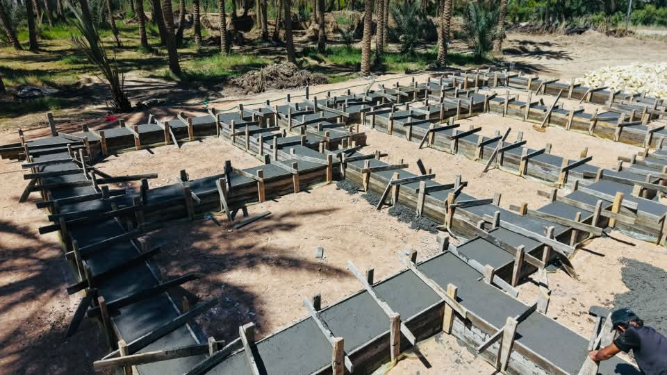 أساسات متين لبنيان يدوم ، خطوة بخطوة نحو التميز والإتقان 🔨 🏗️✌🏼
من قلب الحسينية، يواصل مكتب ضيوف الإخوان لتجارة العقار والمقاولات العامة تنفيذ أعماله وفق أعلى المعايير الهندسية والمهنية.

يوثق هذا المقطع مرحلة صب الأساس الأرضي لمشروع سكني بمساحة 200 متر مربع، حيث نحرص على دمج الخبرة العملية بالتنفيذ الدقيق لضمان جودة تليق بثقة عملائنا.

كما نوفر خدمة البناء بالنقد والتقسيط بما يناسب احتياجات الزبائن، مع مرونة في التنفيذ والالتزام بالمواعيد، مع إشراف مستمر على جميع مراحل العمل من قبل الأستاذ حسين المسعودي لضمان أعلى مستويات الدقة والجودة في التنفيذ.

إن التزامنا بأدق التفاصيل والمعايير الهندسية الصارمة هو الركيزة الأساسية لكل مشروع نحمل فيه بصمتنا.

📞 للاستفسار والتعاقد:

حسين المسعودي

***********

***********
