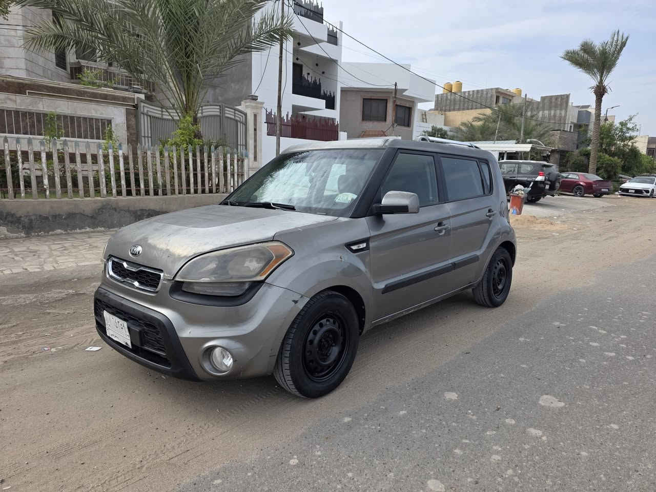 كيا صول 2013 حادثه دعامي فقط مكفولة من الصبغ والتبديل بيه جراد بصيط بلبنيد والقمارة سيارة بلادي ماشي 110 فقط مكينةو كير وحدادية وتبريد كل جديد السعر 69 قفل رقمي *********** مكان السيارة حلة المركز
