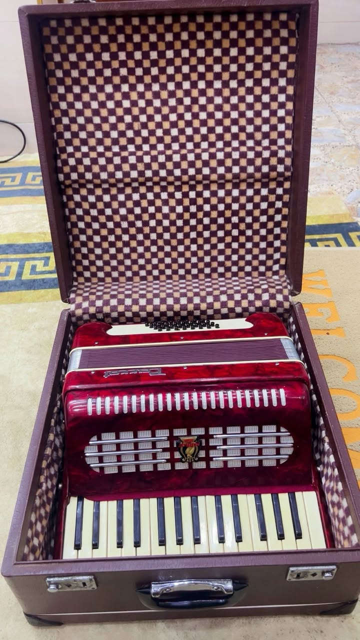 السلام عليكم كارديوان شغال  نضيف جدن بحالة جيدة 
العنوان بغداد مدينة الصدر***********
