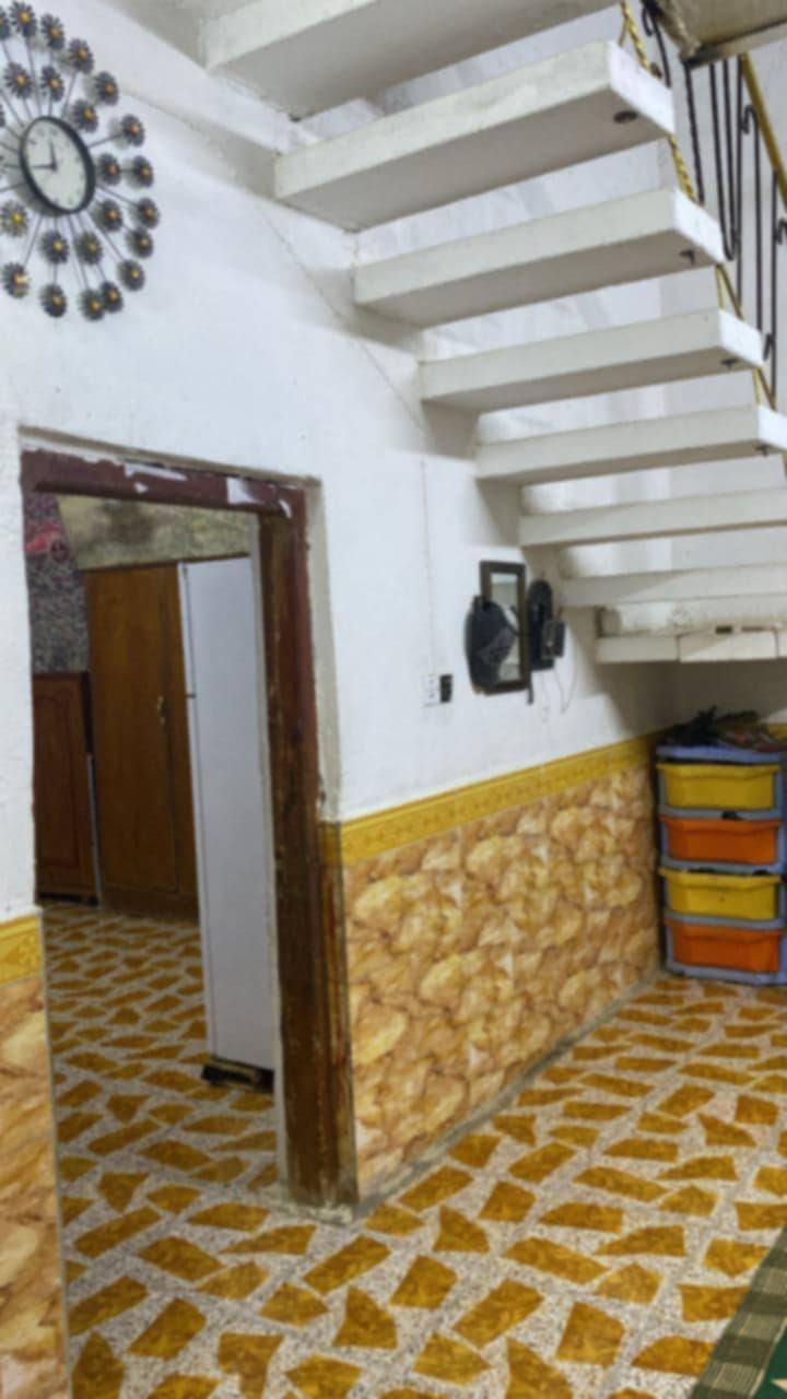 دار رقم للبيع/مساحة 150متر طابق ونص
الطابق  الاول  غرفه  صاله  مطبخ استقبال +ساحه كبيره الطابق الثاني غرفه مع مدخل  البيت بناء حديث  البيت رقم معاملته جاهزه التقيم  عنوان ابو رمانه  قرب ثانويه نسيبه لانصاريه  خلف اسواق الأمير 
للاستفسار على الرقم واتساب 
***********
***********
