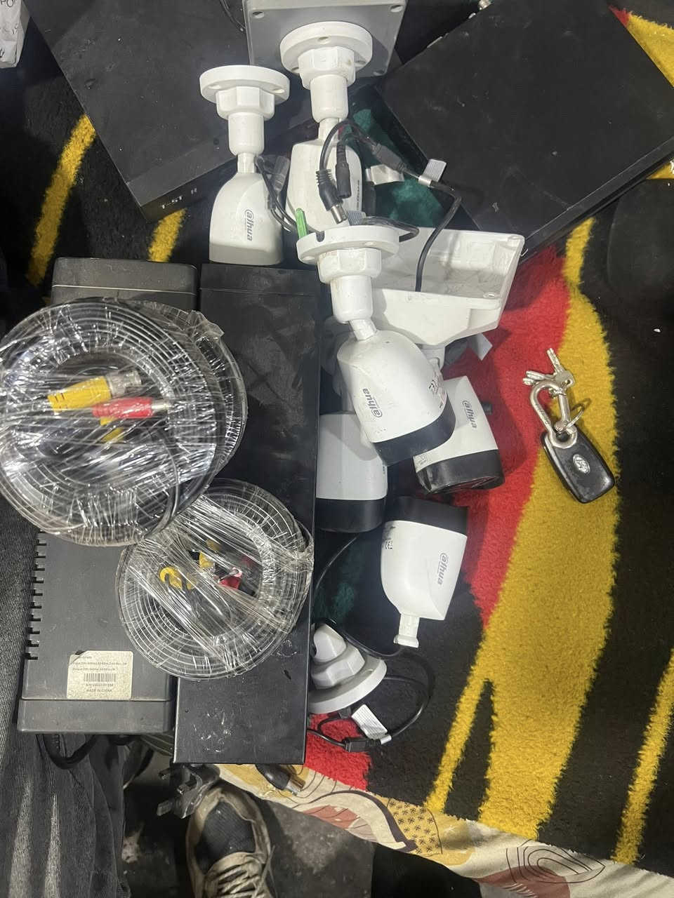 السلام عليكم توفر كامرات واجهزه ويو بي اس مستخدمه نظيفه  تواصل وات ساب ***********
