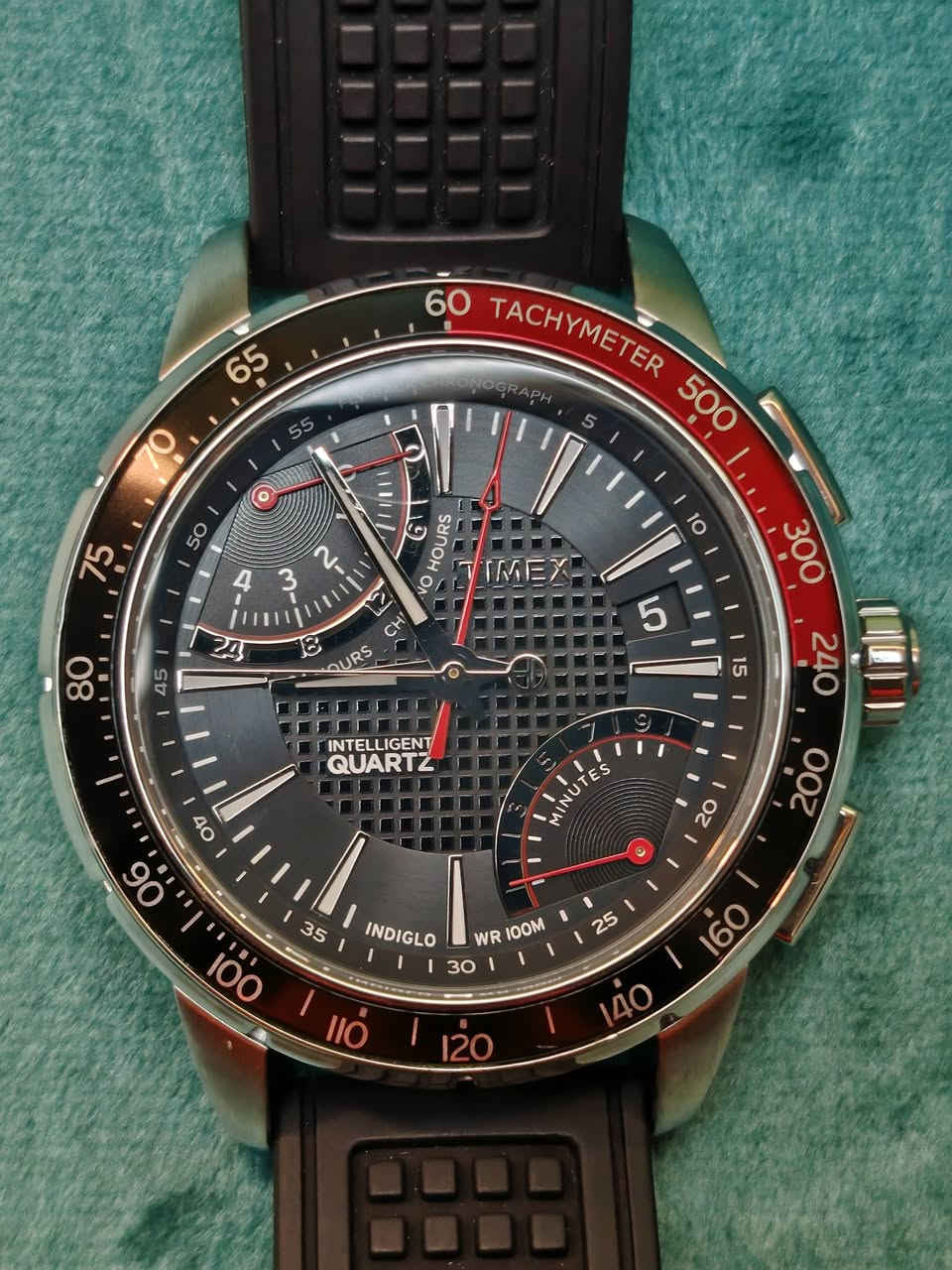 السلام عليكم 

ساعة تايمكس إس إل سيريز فلاي باك اصلي جديد

°الوصف
• متينة وكلاسيكي، جاهزة لأي مسافة. تصميمها الجذاب مع عقرب ثوانٍ وعرض للتاريخ يضمن رؤية ممتازة وسهولة في القراءة. 

° المعلومات الأساسية
• القطر 42 ملم 
• إضاءة داخلية 
• كرونوغراف
• نافذة لعرض تاريخ 
• تنسيق 12 و 24 ساعة  
• السوار ربل او راتنج  
• زجاج كريستال
• مقاومة للماء 100 متر
• العلبة ستيل مقاوم للصدأ
• الحركة كوارتز بطاريات
• عقارب مضيئة لامينوس

جميع الساعات اصلية معا ضمان🤍.

العنوان: - بغداد - مدينة الصدر ـ الأورفلي 
توصيل لجميع المحافظات 
التواصل واتساب *********** 🤍.
