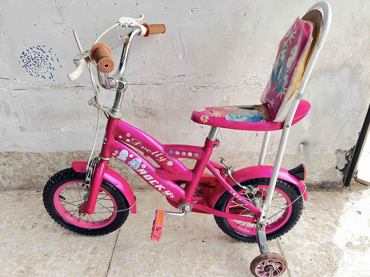 باسكيل حجم 12 شرط نظافه بدون اي عيب شلونه بل صوره هيج سعره 25 نهايته وقفله شراي خابر وتدلل *********** ملاحظة اروس شعندك باسكيل عاطل لو حته صغير تحياتي للجميع
