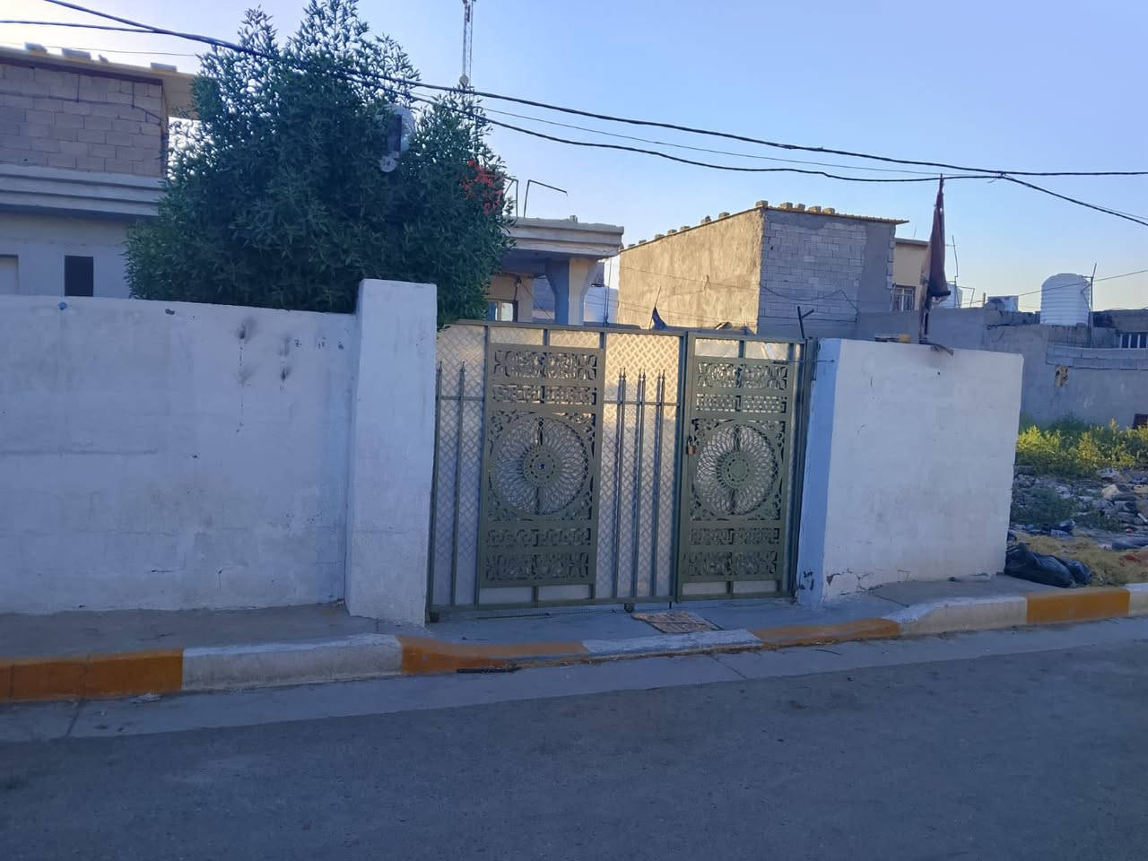 السلام عليكم 
بيت للاٍيجار فقط 
للتأكيد للايجار فقط
الاتصال والاستفسار ***********
