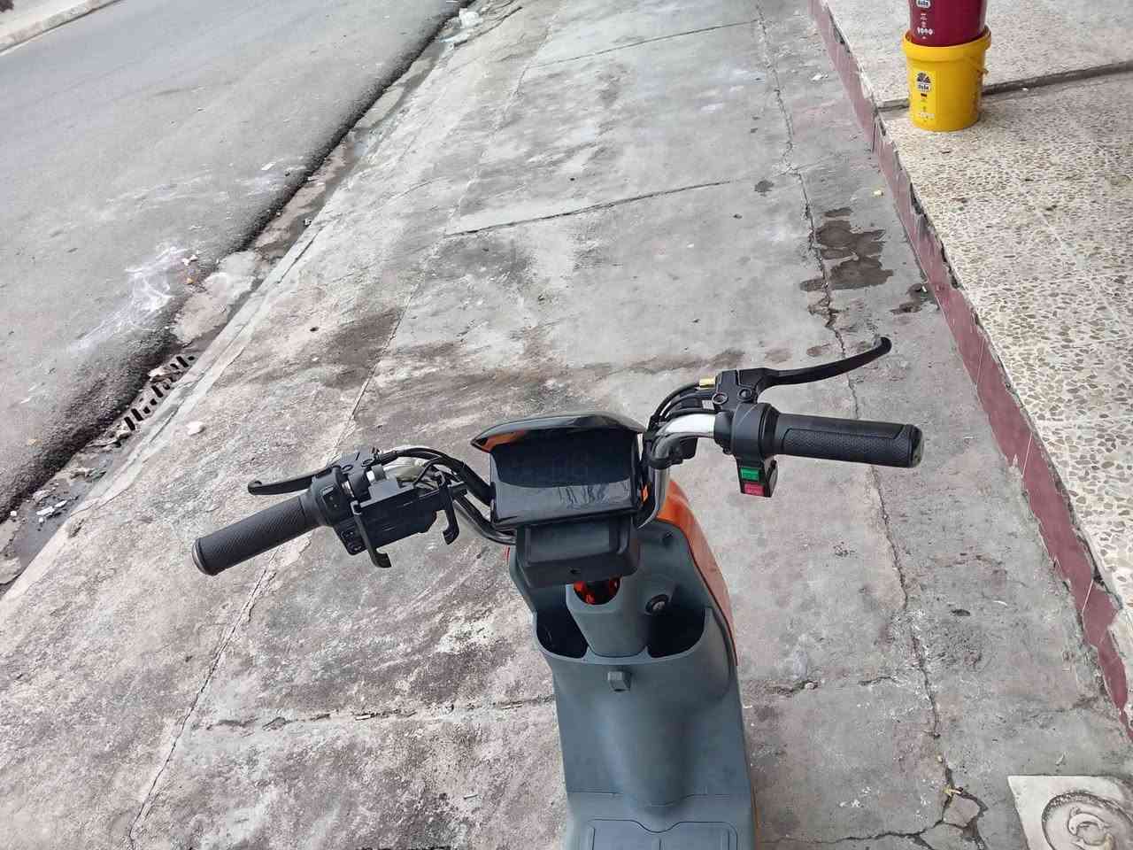 السلام عليكم 
ماطور شحن للبيع نوع كوريا MR
مستخدم شهر واحد فقط شرط بطاريات على فحص 
مواصفاتها VIP
مثبت سرعه 
كشن جنطه خزن 
ثلاثة انضمة تشغيل 
كرت بصمه سويج 
وباقي الموصفات 
ماطور نضيف معنه الكلمه تجي وتشوف بعينك 
السعر 330وبي مجال عنون موصل حي الرفاعي 
استفسار اتصال على رقم ***********
او مراسلة الصفحه
