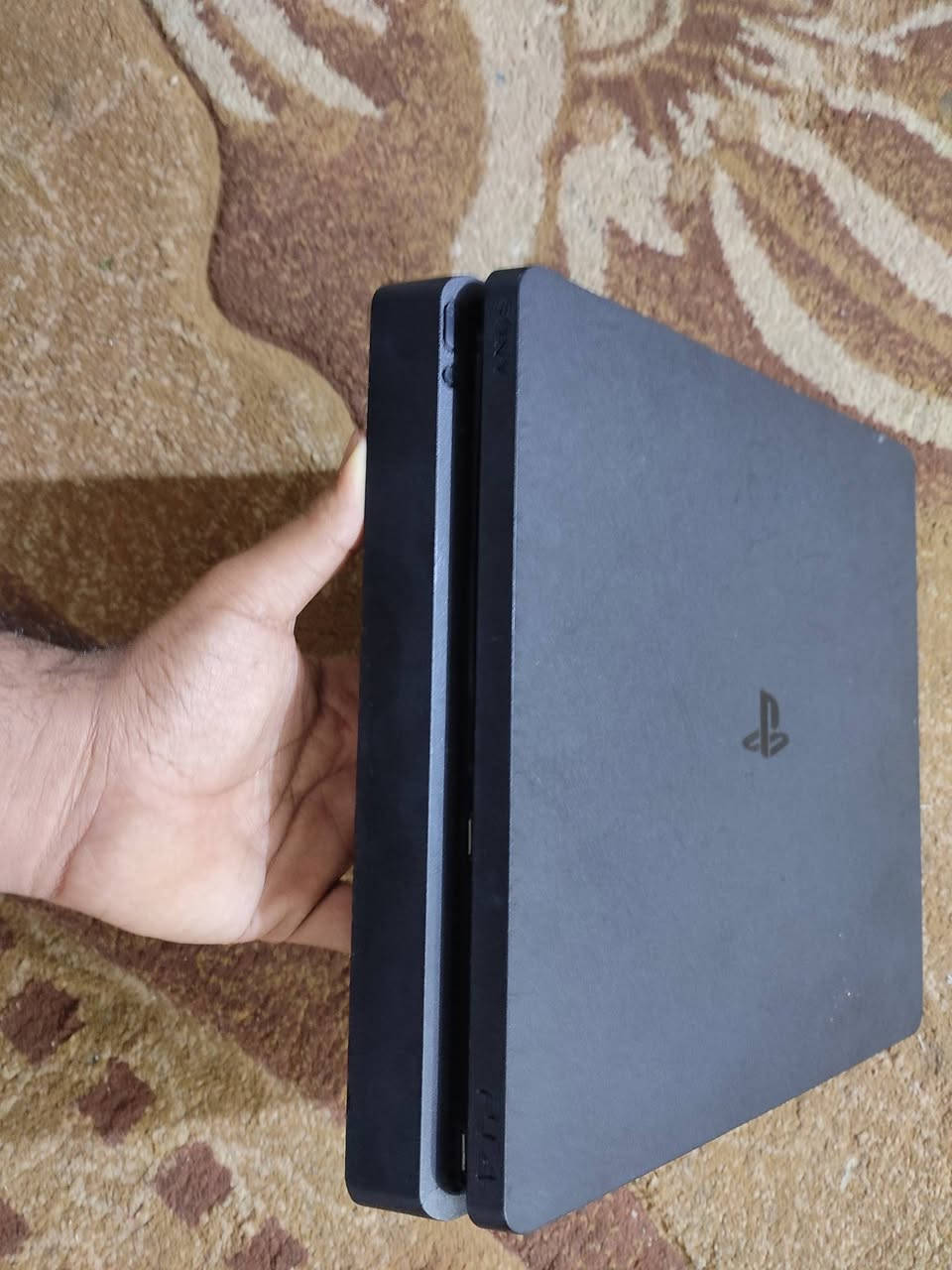 سلام عليكم
بلي فور سلم للبيع كامل المالحقات 
نظيف اي نقص ما بي ستوني بدلت اله معجون تبريد اي مشكله ما بي جديد بعده 
جوستك اصلي ويا 
مكاني النجف ابو صخير 
رقمِ ***********
