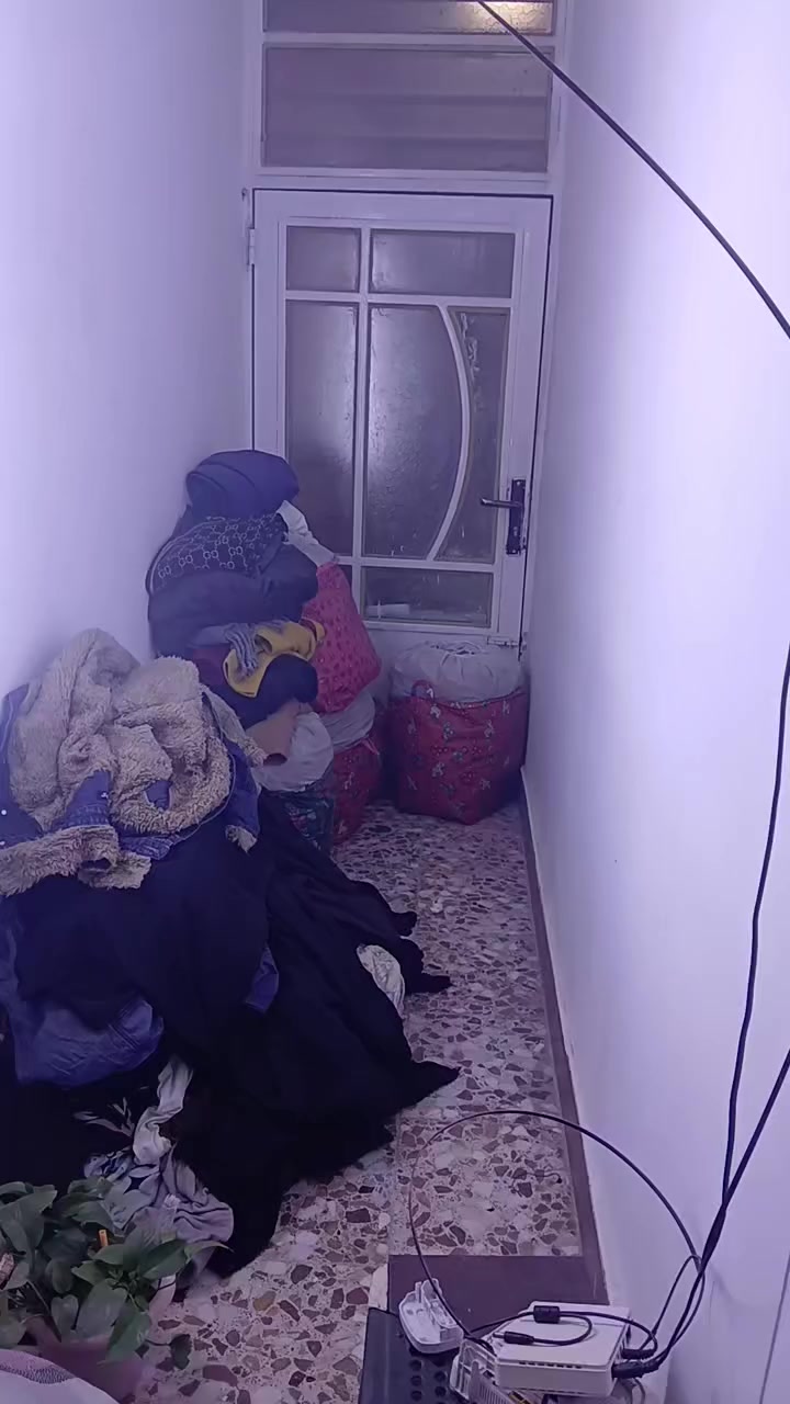 دار للايجار٥٠٠قفل خلف حسينية شاكر الساعدي ٤شوارع للاستفسار ***********
