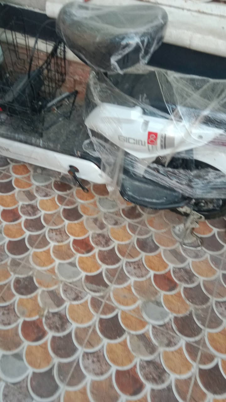 دراجه للبيع كهربائيه شحن فقط تايراتها عاطله نفخ سعر 150 الاتصال على الرقم  ***********
