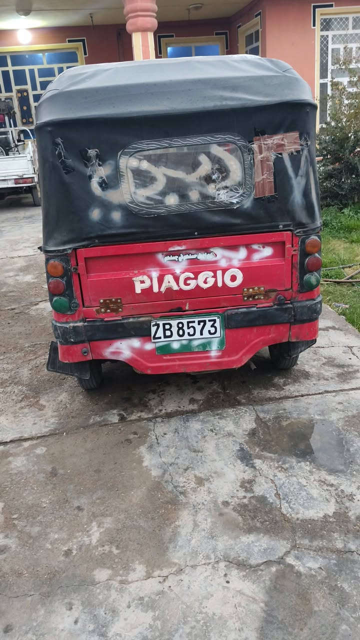 السلام عليكم عندي  تكتك للبيع بياجو اوراق المكان ديالى بلدروز سعر1500 وبيها مجال الرقم ***********
