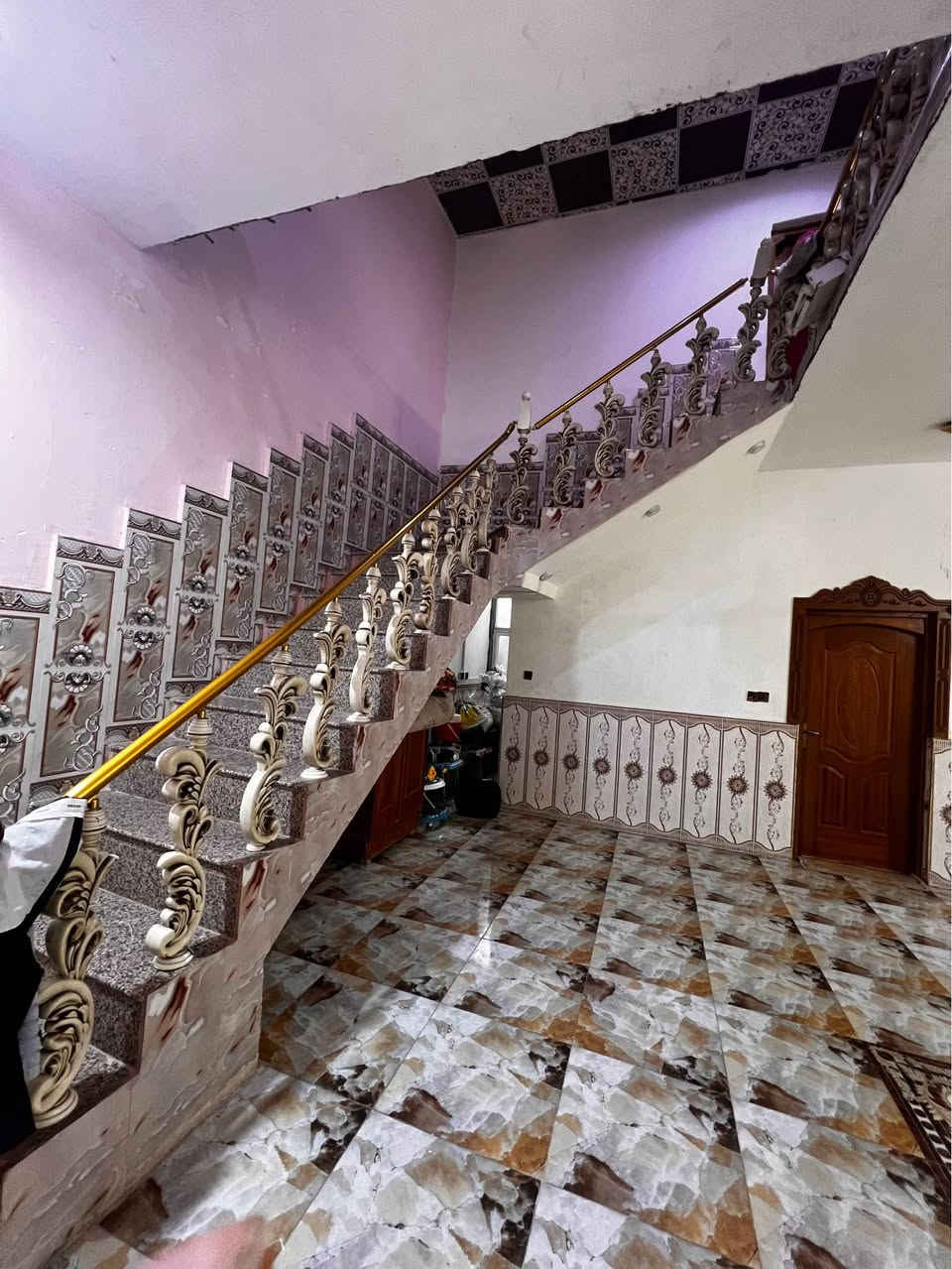 بيت طابو زراعي للبيع سند 25 مساحة 200 متر ركن بلجزيره قرب جسر خالد مدة البناء 6 سنوات
بي غرفتين وديوانيه وهول ومطبخ حمام داخلي وخارجي وموجوده غرفه في الطابق الثاني ومطبخ صغير رايده ب170 وبي مجال قليل 

هذه رقمي *********** البصرة, العراق
