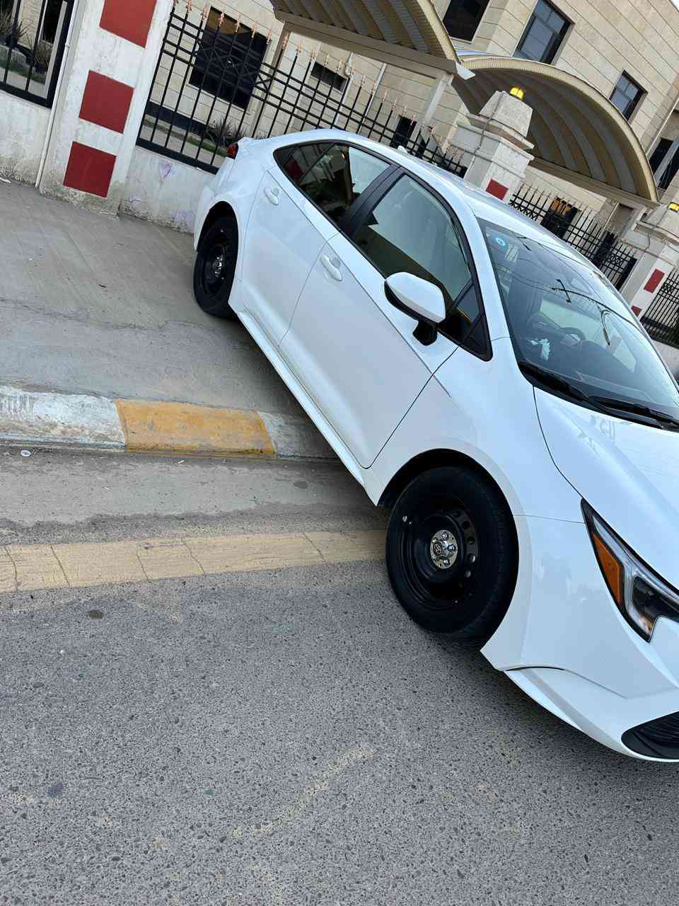سلام عليكم مكلف للنشر
كورلا وارد امريكي وليس صيني LE
موديل 2024 هايبرد 
هاند بريك بصمه 
Auto Hold
انضمه قياده الي
تحكم ستيرن 
رادار امامي خلفي 
تخم تاير شركه
داخل لونين 
لون  of white
And black 
حادثهه فقط قطعه وحده قبق جنطه فقط 
الباقي كله وكاله شركه
ماشيه 60 الف مكانهه الانبار الفلوجه 
رقمهه انبار بسمي تحويل مباشر مشروع وطني
السعر 170 وبيه مجال 
للتواصل والاستفسار الاتصال)(***********)
