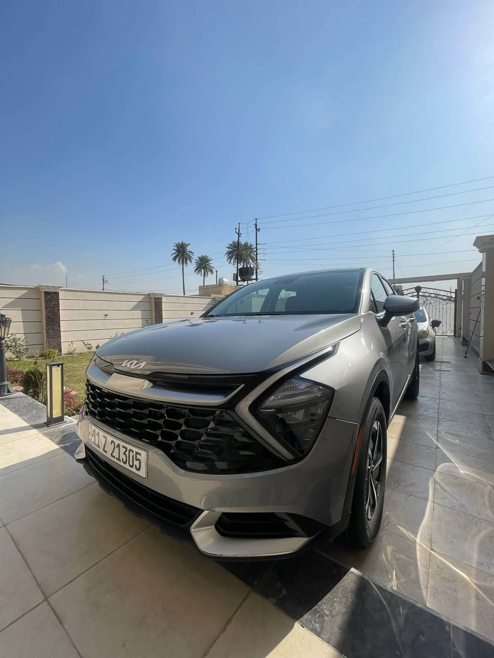 سبورتج ٢٠٢٣ هايبرد لارج الشاصي الطويل
وارد أمريكي 
ماشية ٦١٠٠٠ كيلو 
صور الحادث بالمنشور 
بيها جاملغ و نص الباب صبغ 
و بيها الجاملغ الخلفي بارد 
و هنا نطخ الباب الخلفي و صار بي بارد 
السعر ١٧٥٠٠ دولار و بيها مجال 
مكان السيارة بغداد الغزالية
***********
