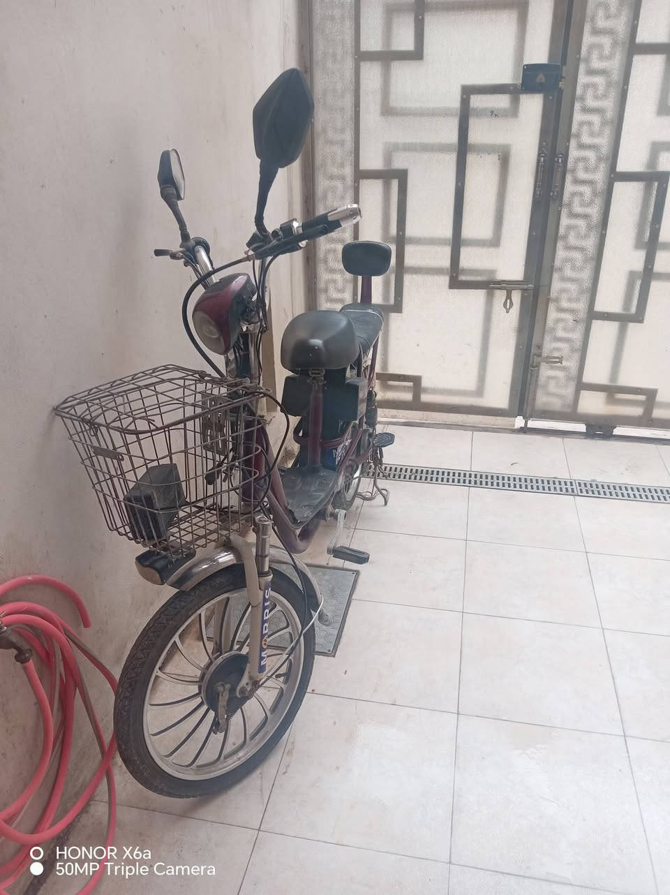 السلام عليكم
دراجة شحن حجم ٢٠ شغالة

نضيفة السعر ١٥٠ الف
للتواصل ***********

مكان الكراده خارج
