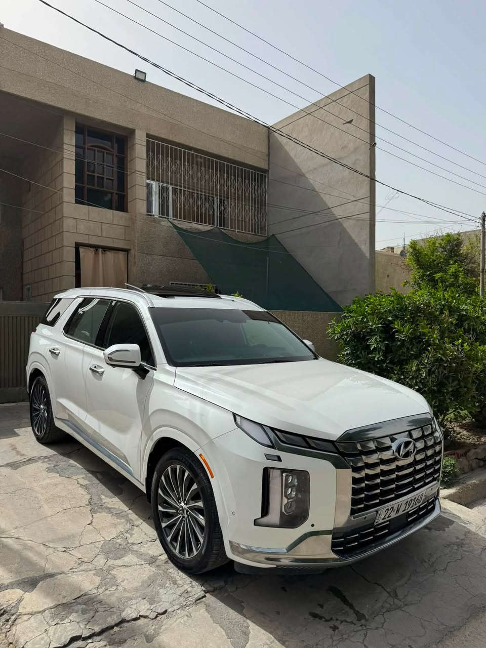 السلام عليكم

هيونداي باليسايد گالگرافي 2023 كلين تايتل بدون ايرباك رقم اربيل للبيع فقط 

حادثها دعامية امامية فقط بدون صبغ بدون شواصي او دواخل ، صورة السونار مرفقة مع صور الحادث 

كاملة بدون اي نقص بالرادارات او الكهربائيات وبدون اي گلوب بالدشبول 
بچمها مغلف PPF ( بنيد وجاملغات امامية والمرايات الجانبية ) 

مواصفاتها : 
محرك 6 سلندر ، 3800
ماشيه 57 الف ميل 
مقاعد خلفية منفصلة VIB
حساسات امامية وخلفية عدد 8 
سماعات هارمن گاردن عدد 16
بصمة تشغيل + ابواب + صندوق + تشغيل عن بعد + تقديم وترجيع السيارة بالكامل من خلال البصمة 
كامرات 360 درجة + رادارات محيطية + نقطة عمياء وتنبيه خروج عن المسار 
داتا شو امامية + كامرة بالمراية الوسطية 
تبريد وتدفئة مقاعد امامية وخلفية صف ثاني وثالث 
تدفئة ستيرن 
كشنات كهرباء بالكامل + طي وفتح الكشنات الصف الثالث كهرباء 
حاكية خلفية + مرايا هيتر + تعتيم 
شحن لاسلكي + منافذ طاقة بكل مكان 
الخ… من المواصفات لان متخلص وكلش هوايه 

تايرات حدادية جديدة وبدون نقص + ارضياتها البلادية وكتلوكاتها كلها وياها 

رقم الشاصي : KM8R74GE3PU537259

مكان السيارة : بغداد / اليرموك 
السعر : 323$ وبي مجال بسيط 

للإتصال : ‭***********‬
