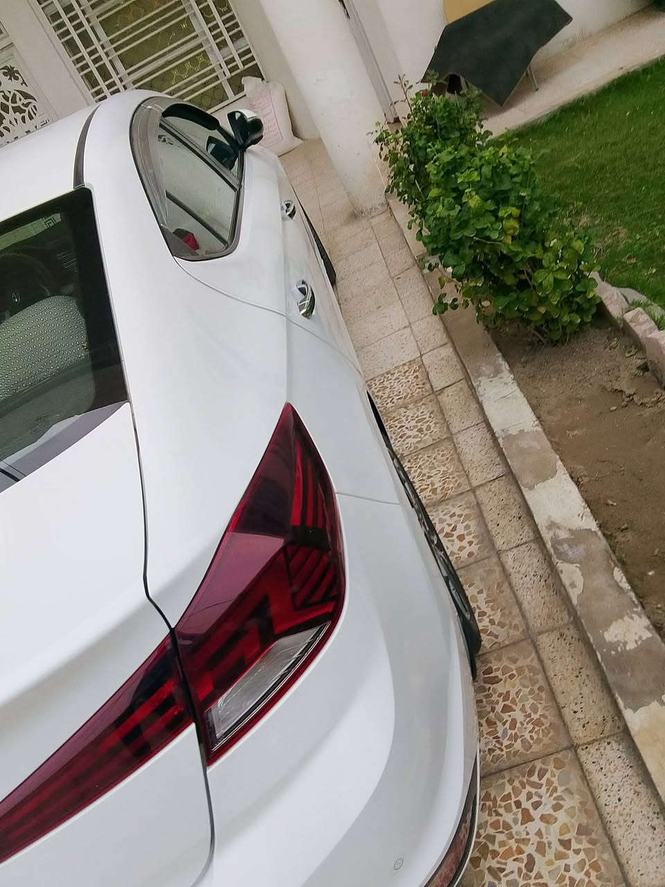 السلام عليكم الانتره 2019شكل العشرين خليجي كفاله عامه 
سياره جديده بمعنى الكلمه 
ماشيه 108
رقم بغداد الجديد ب اسمي تحويل ثاني يوم تحويل
صدر امامي خلفي جديد 
تبريد خير من الله 
تخم تاير
حساس امامي خلفي 
وبيه مواصفات معروفه
‏‪0771 997 0286‬‏
