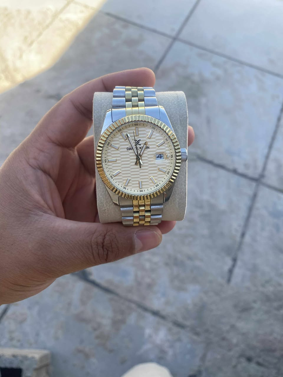 ساعات مستخدمة اصلي لبيع شلعه كلهن 
مهتم يجي خاص ويقيم سعرهن


**إذا كنت صاحب هذا الإعلان وتريد حذفه لأي سبب، رجاءا أرسل رسالة إلى الدعم الفني**