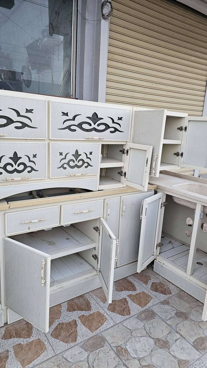 للبيع كونتر المنيوم وسوني مرمر نظيف جدا العنوان دوميز شارع الكامب يم ملعب القوس للتواصل كورك واتس فايبر ***********
