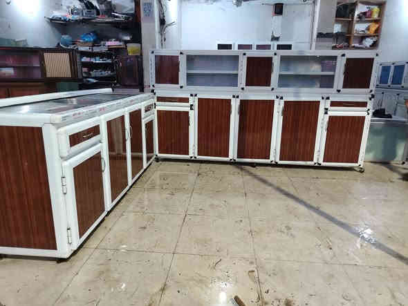 للبيع كونتر ارضى ملحق مترين نص  نضيف فول سنك مترين نضيف سعر ٣٠٠ بي مجال *********** اسيا *********** مكان رشيديه
