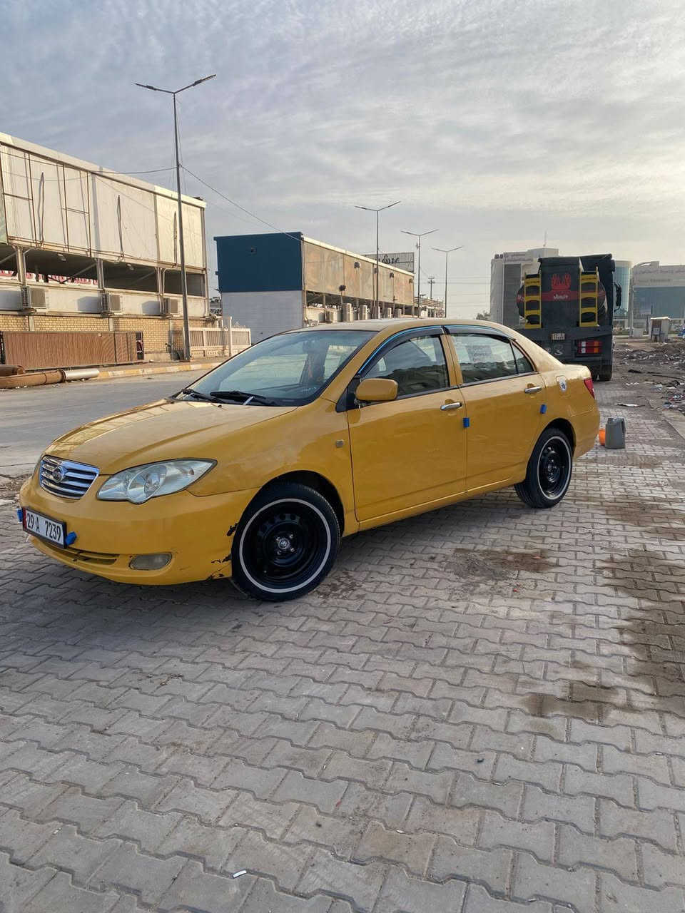 سلام عليكم بي وايدي f3 موديل 13 سياره جاهزه من كل نواحي كير ومكينه لا نسر خير من الله لا تبخير ولا تنقيص صد جديد حداديه جديد تخم تاير جديد كهربائيات كله شغاله كشنات جلد مري شفط سنتر لوك فتحه بلخماره تبريد ثلج +تدفه سياره مكفوله من لضربه ولصبغ بلاديه سياره كله رقم واسط نكليزي سنويه ل30 هئيه وغرامات وخط وبعث مصفر كله تحويل ثاني يوم سياره جاهزه بعد احله من لصور  مكان واسط مركز لمدينة  سعر 49 وبيه مجال قليل رقم ***********
