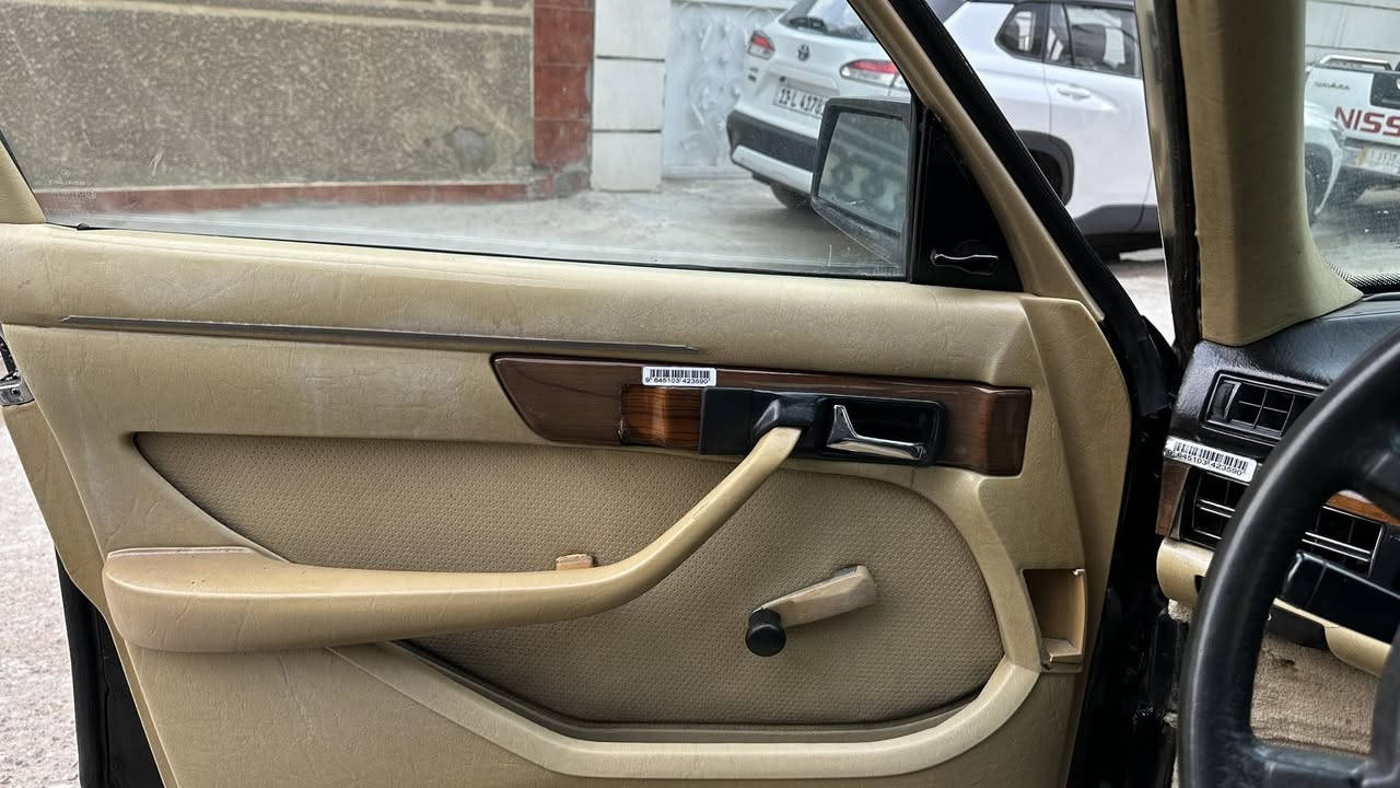 السلام عليكم مارسيدس جانبو رقم بغداد دولي جديد بسمي شرط سياره على وضع الشركه حجم 280s كلاس قصيره محرك كير عادي كفاله عامه من صبغ عنوان بغداد معلمين ***********
