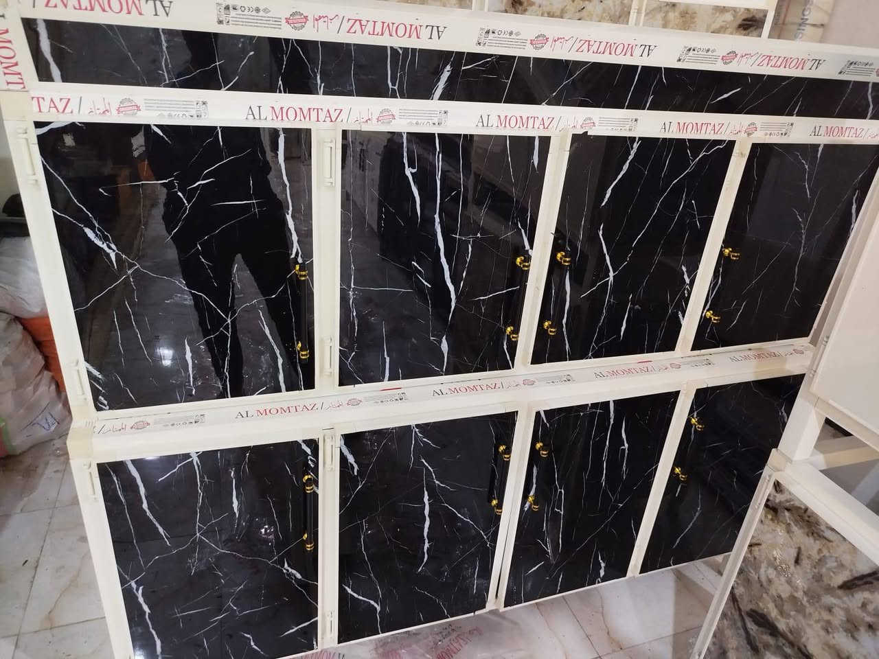 سلام عليكم ورحمة الله وبركاته كاونترات مترين ومترين ونص بيع جمله مفرد انه جاي ابيع جوسوك سعر خاص رقم الهاتف *********** مكاني ناصريه حي فداء شارع مدارس
